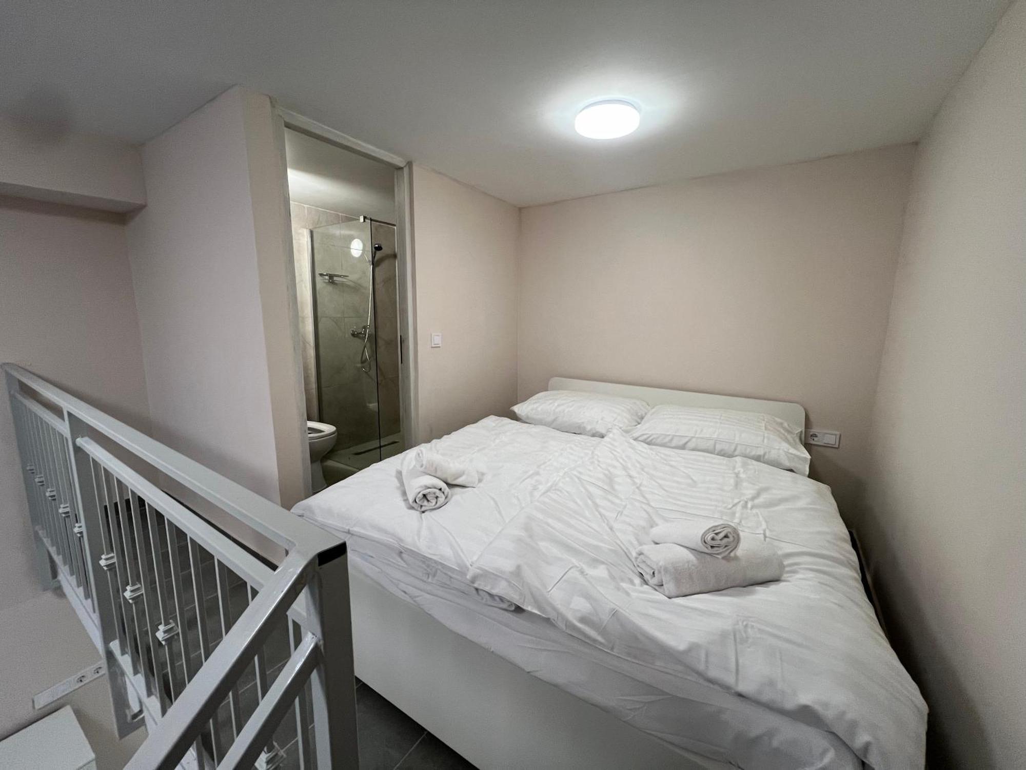 Iza-szondi Homes