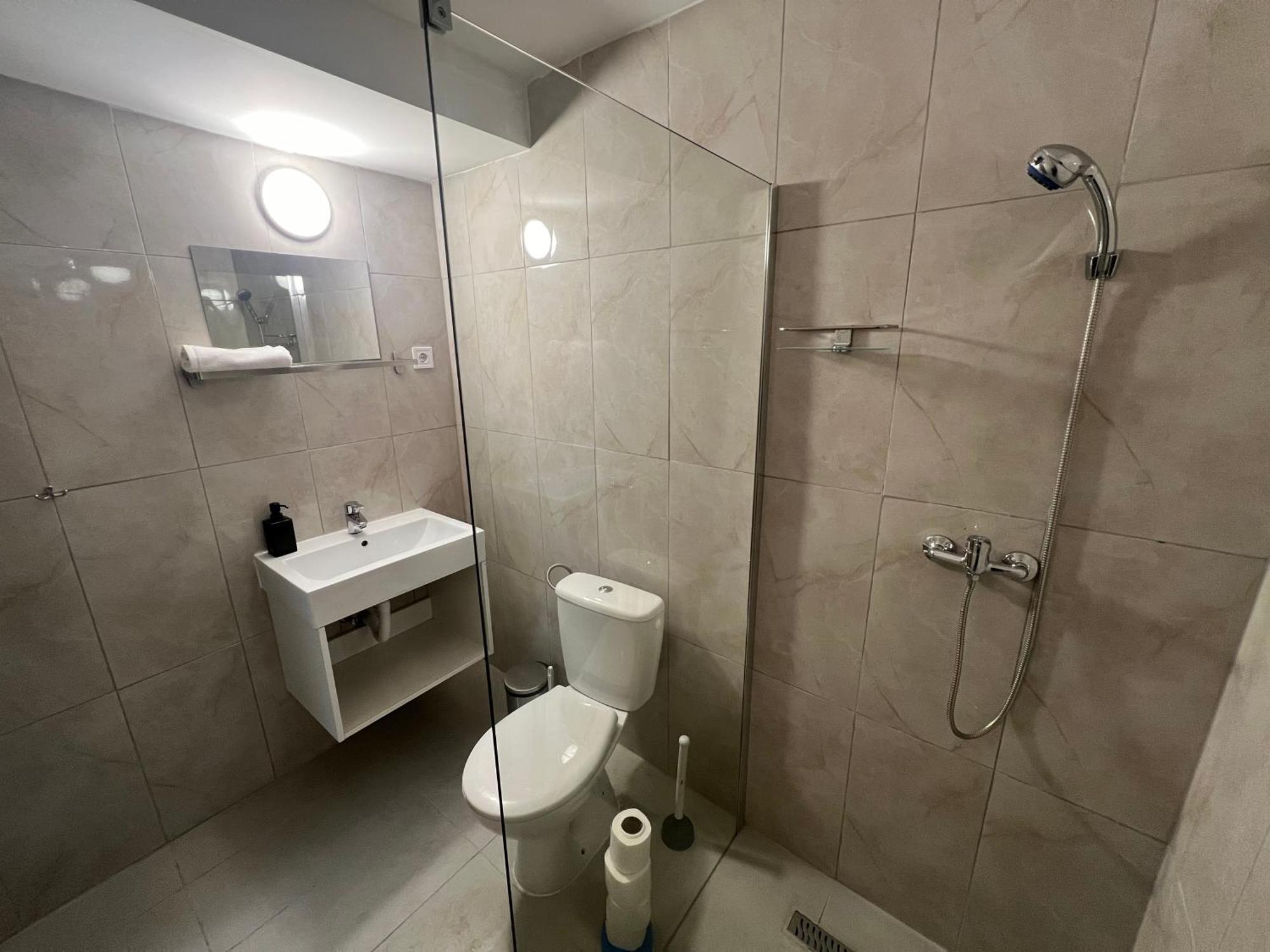 Iza-szondi Homes